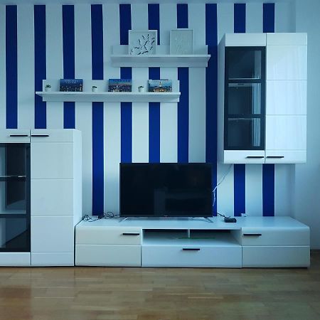 Central Apartment With 24-7 Building Security Novi Sad Bagian luar foto