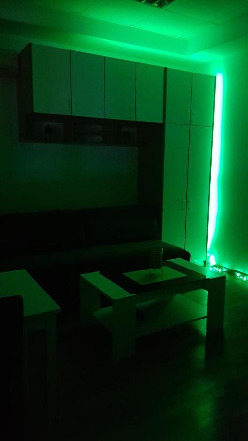 Central Apartment With 24-7 Building Security Novi Sad Bagian luar foto