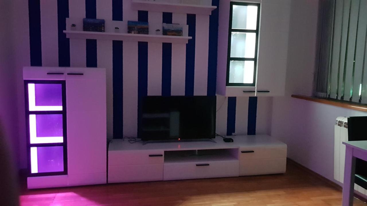Central Apartment With 24-7 Building Security Novi Sad Bagian luar foto