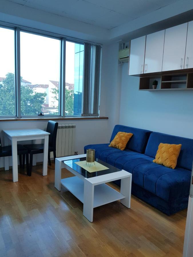 Central Apartment With 24-7 Building Security Novi Sad Bagian luar foto