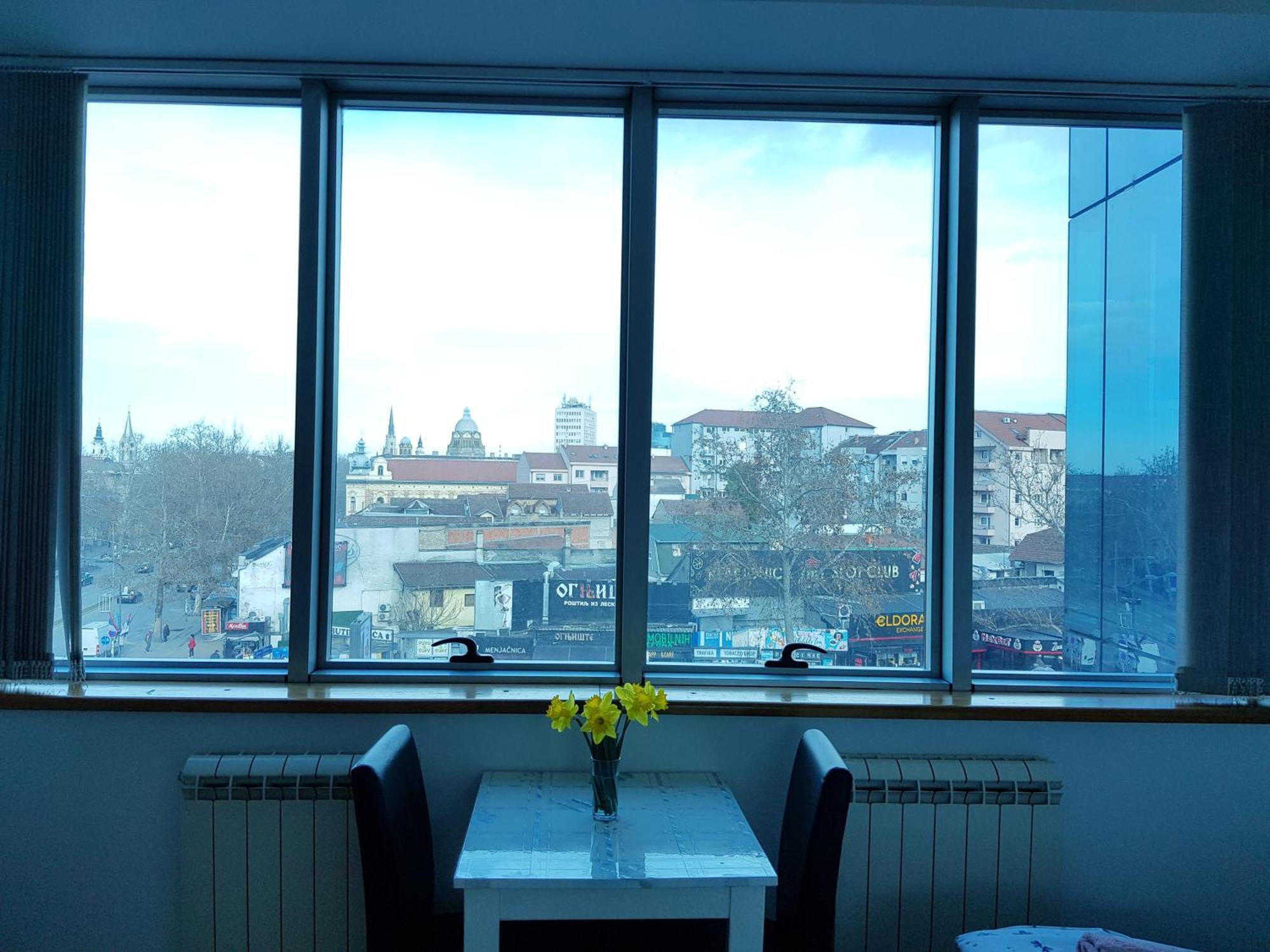 Central Apartment With 24-7 Building Security Novi Sad Bagian luar foto